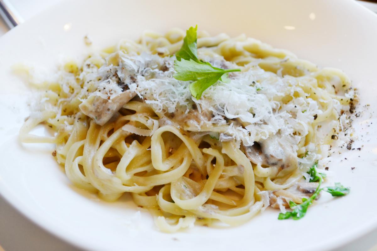 Gombás tészta tejszínes mártással: a GI és a telített zsír szabályozása